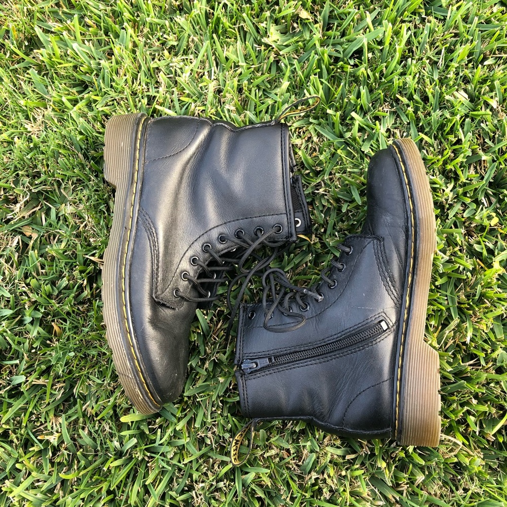 YOUTH DOC MARTENS BOOTS LEATHER